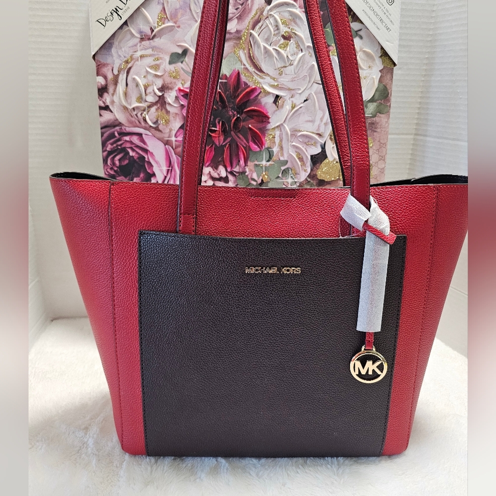 🥰MICHAEL Michael Kors Large Pocket Tote in Red with Brown Pocket